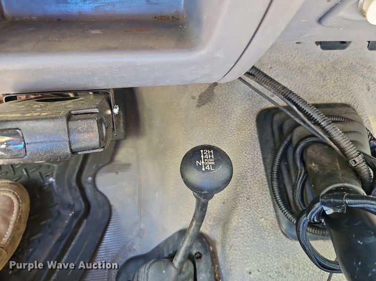 image for item LM9156 1995 Ford F350  flatbed pickup truck