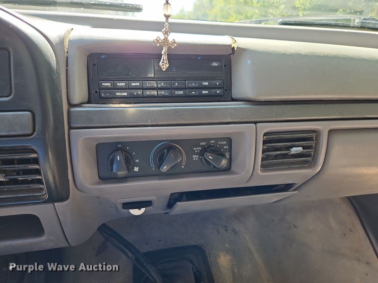 image for item LM9156 1995 Ford F350  flatbed pickup truck