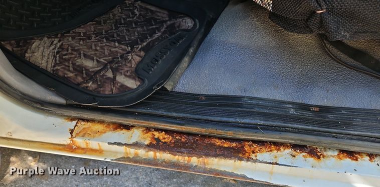 image for item LM9156 1995 Ford F350  flatbed pickup truck