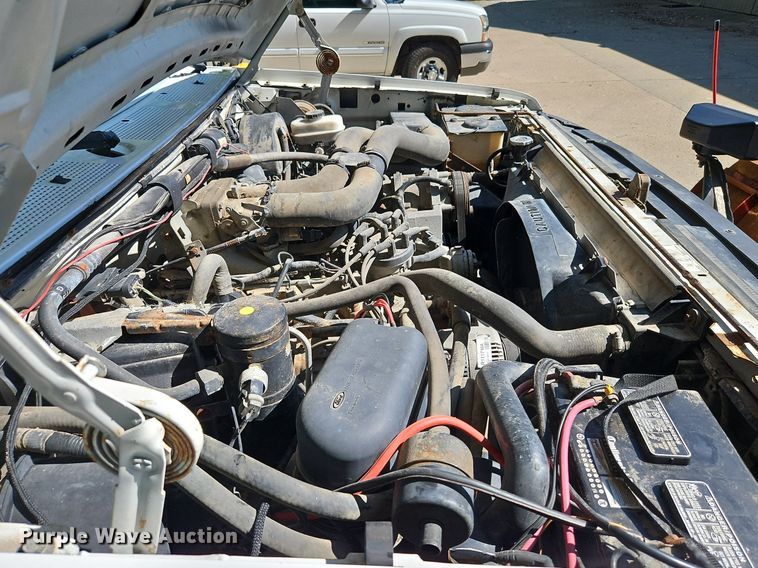 image for item LM9156 1995 Ford F350  flatbed pickup truck