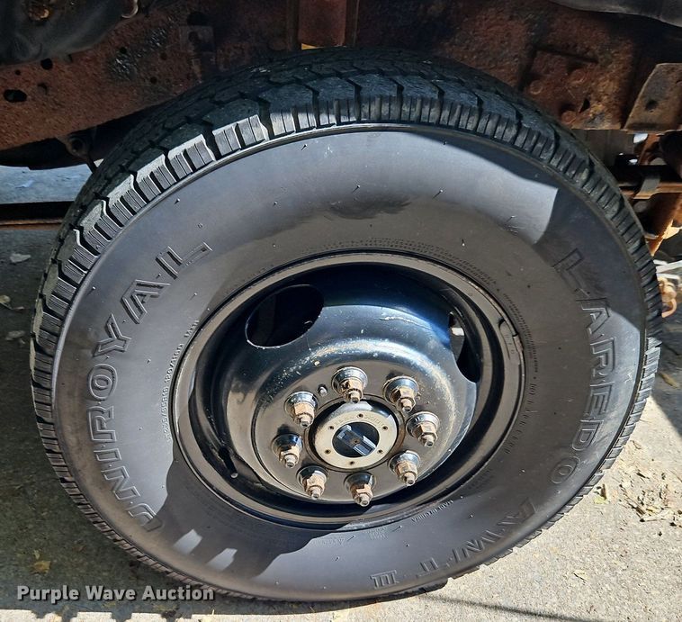 image for item LM9156 1995 Ford F350  flatbed pickup truck