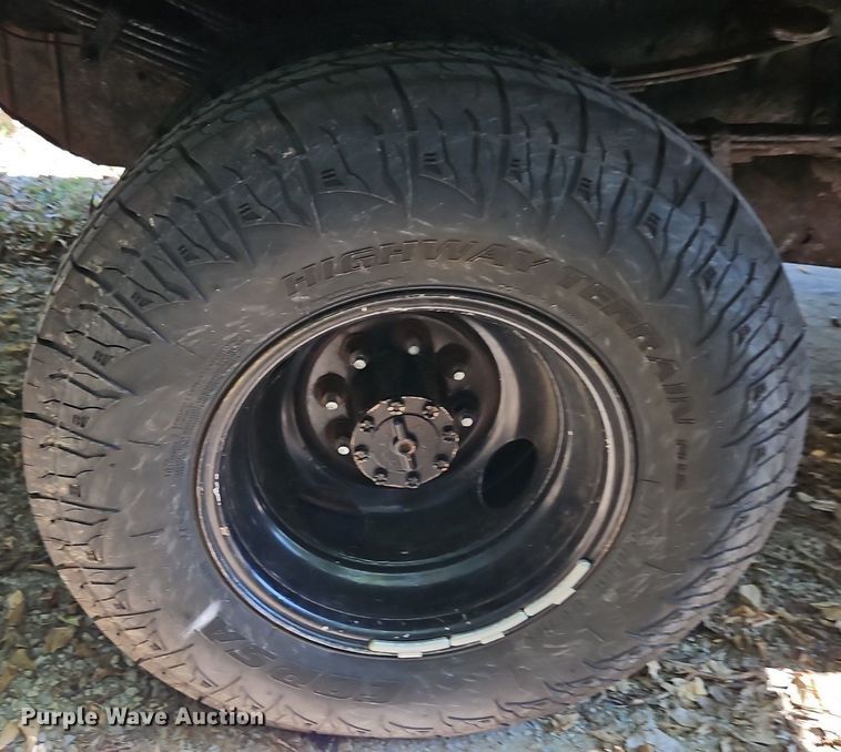 image for item LM9156 1995 Ford F350  flatbed pickup truck