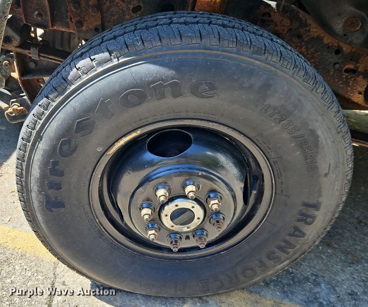 image for item LM9156 1995 Ford F350  flatbed pickup truck