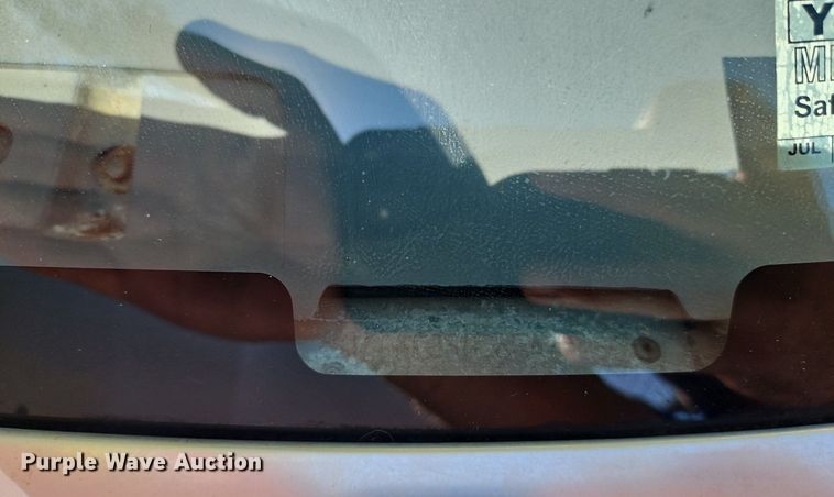 image for item LM9156 1995 Ford F350  flatbed pickup truck