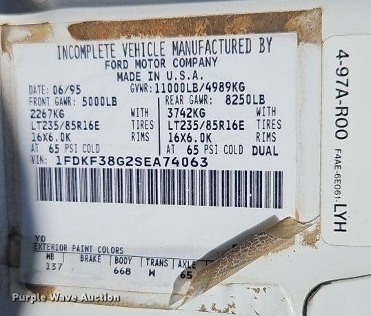 image for item LM9156 1995 Ford F350  flatbed pickup truck