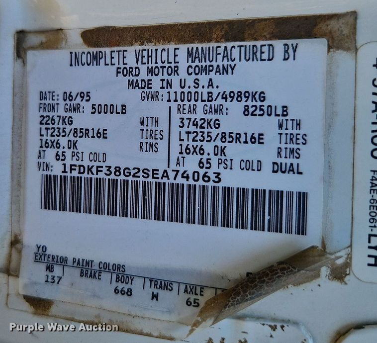 image for item LM9156 1995 Ford F350  flatbed pickup truck