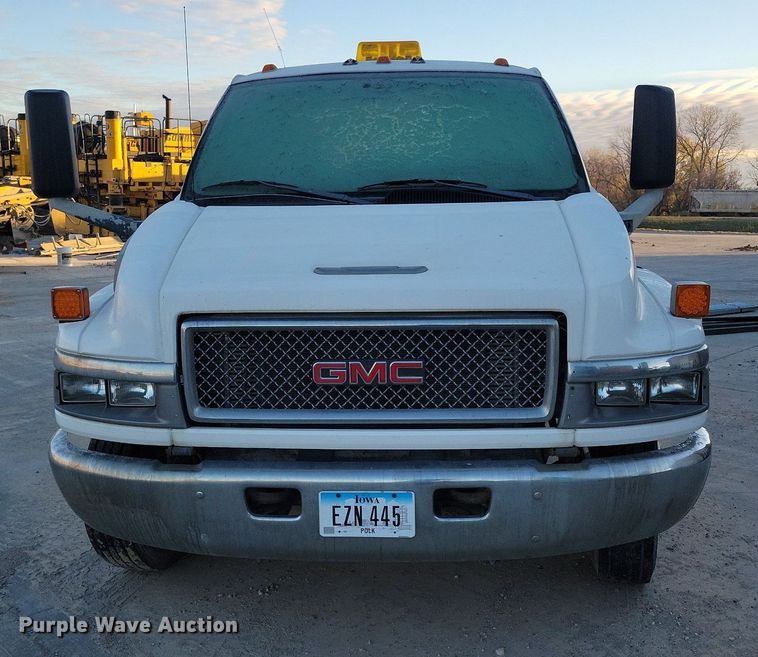 image for item LO9932 2005 GMC C4500  utility / service truck