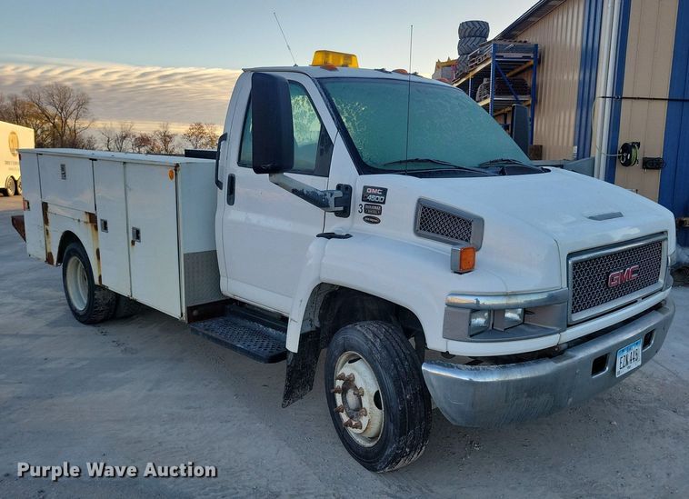 image for item LO9932 2005 GMC C4500  utility / service truck
