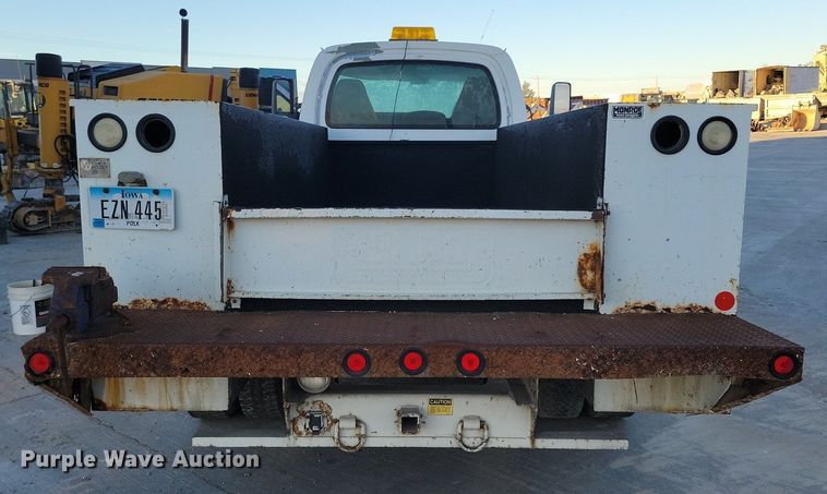 image for item LO9932 2005 GMC C4500  utility / service truck