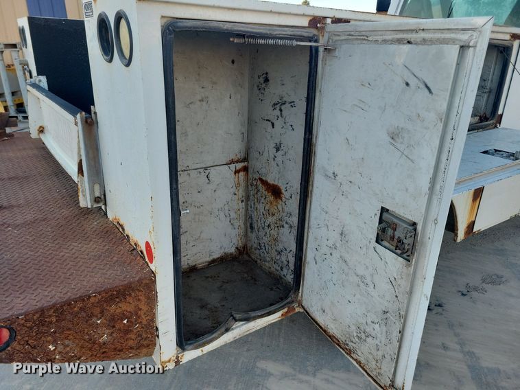 image for item LO9932 2005 GMC C4500  utility / service truck