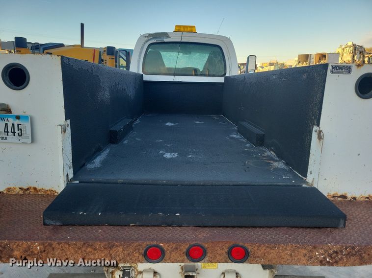 image for item LO9932 2005 GMC C4500  utility / service truck