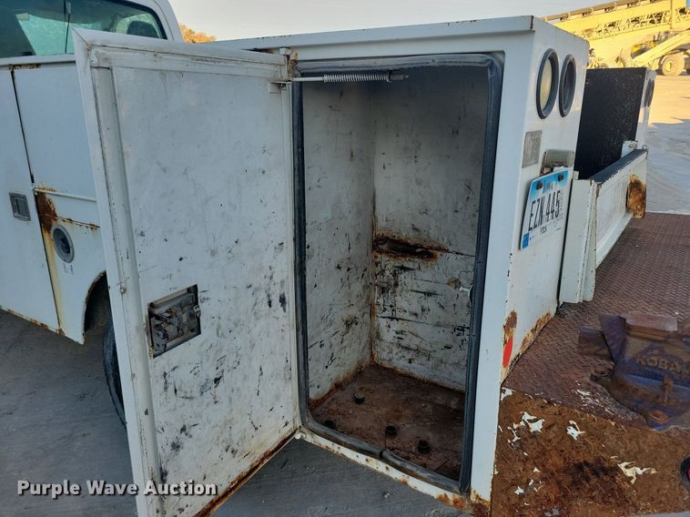 image for item LO9932 2005 GMC C4500  utility / service truck