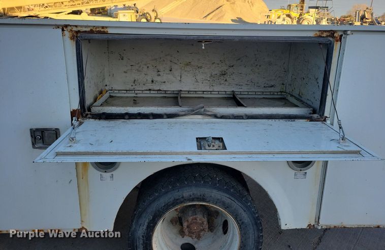 image for item LO9932 2005 GMC C4500  utility / service truck