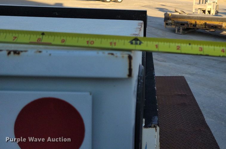 image for item LO9932 2005 GMC C4500  utility / service truck