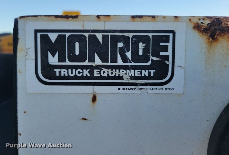 image for item LO9932 2005 GMC C4500  utility / service truck