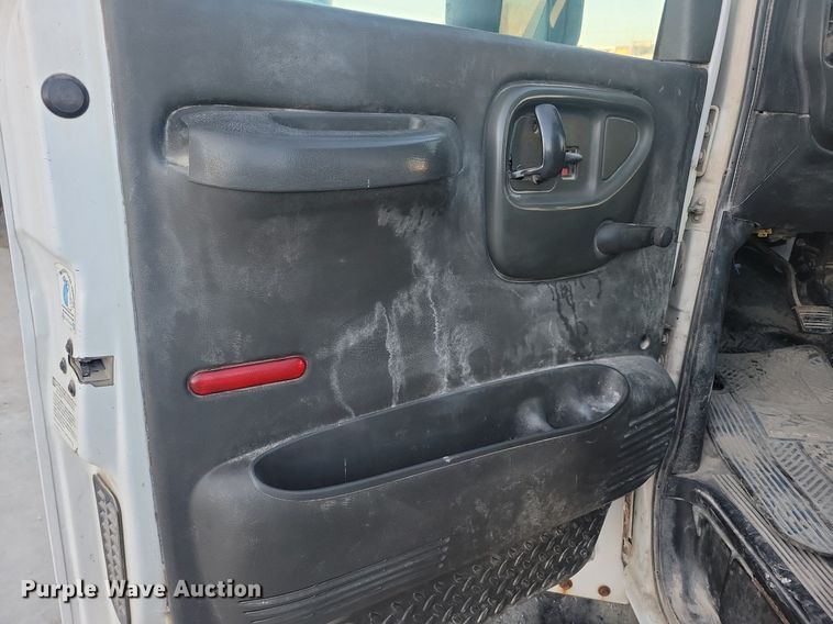 image for item LO9932 2005 GMC C4500  utility / service truck