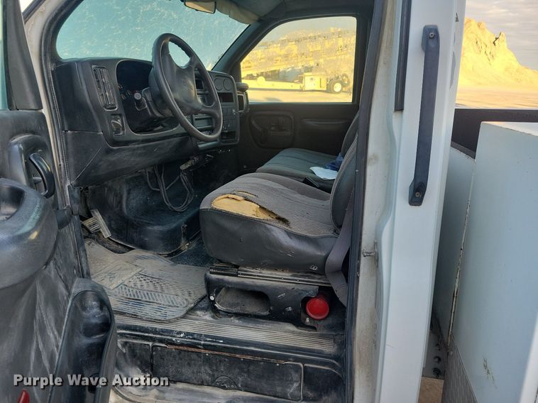 image for item LO9932 2005 GMC C4500  utility / service truck