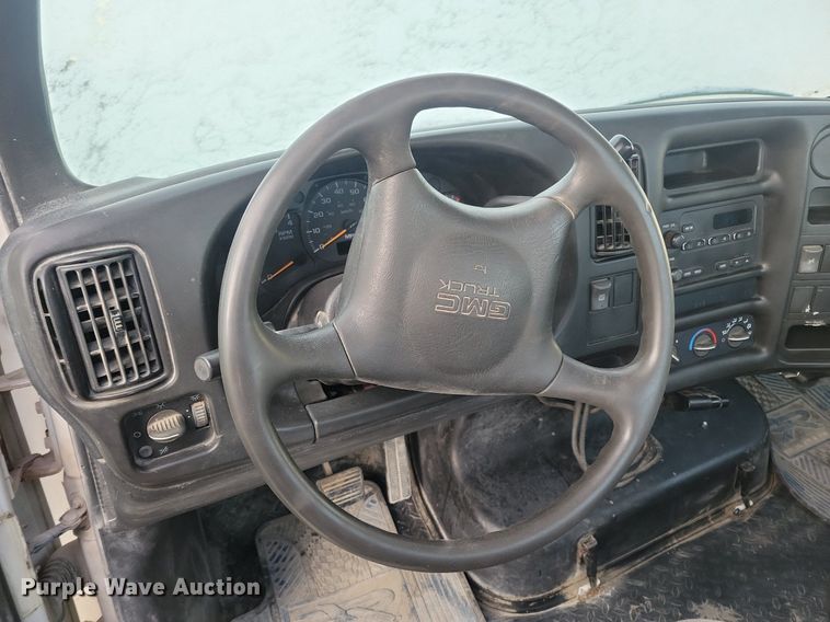 image for item LO9932 2005 GMC C4500  utility / service truck
