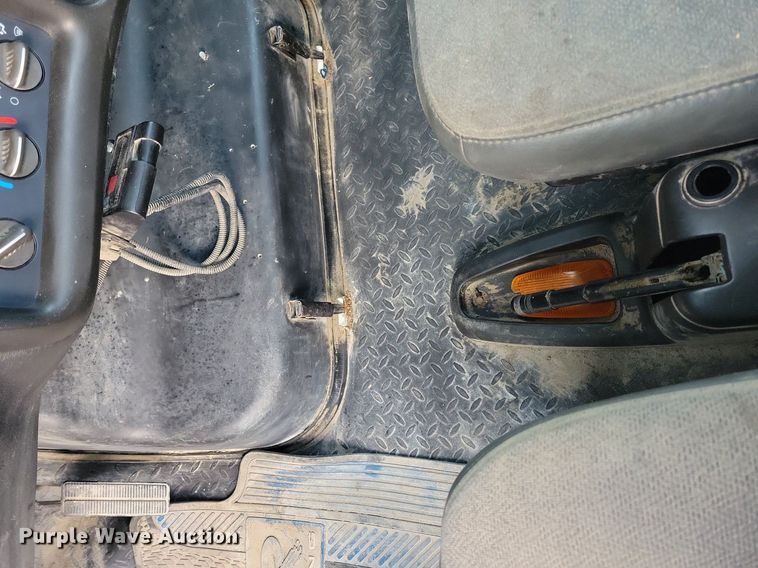 image for item LO9932 2005 GMC C4500  utility / service truck