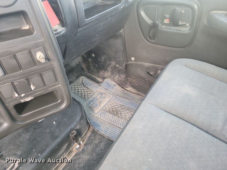 image for item LO9932 2005 GMC C4500  utility / service truck