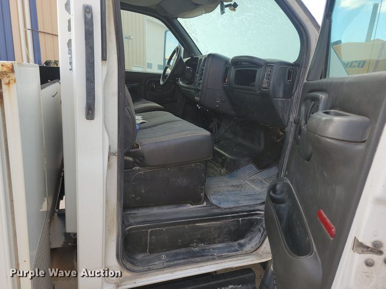 image for item LO9932 2005 GMC C4500  utility / service truck