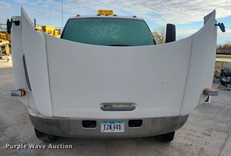 image for item LO9932 2005 GMC C4500  utility / service truck