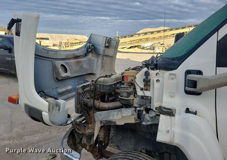 image for item LO9932 2005 GMC C4500  utility / service truck