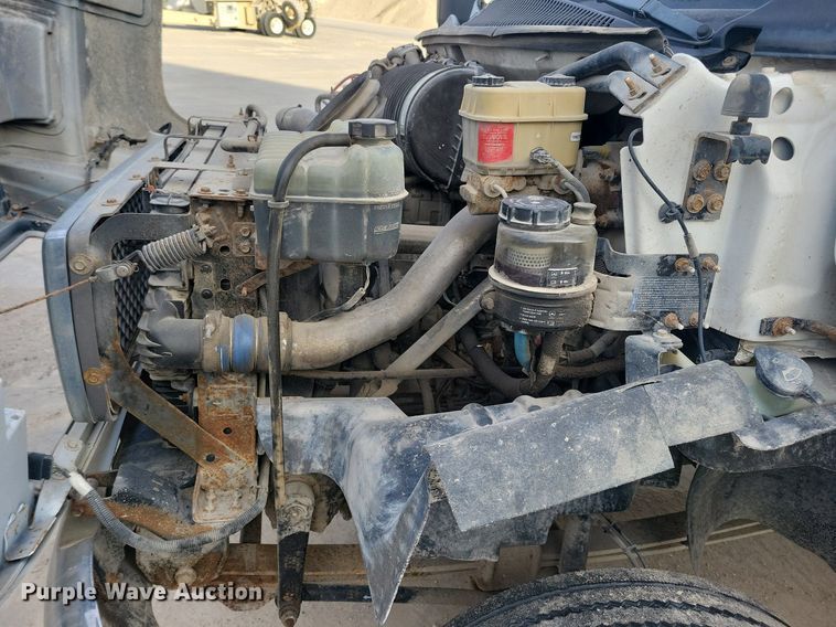 image for item LO9932 2005 GMC C4500  utility / service truck