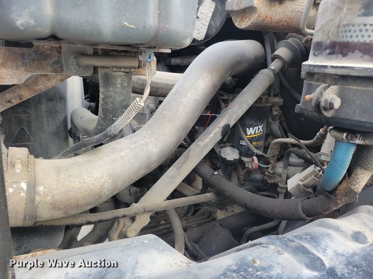 image for item LO9932 2005 GMC C4500  utility / service truck