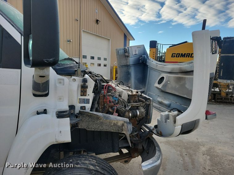 image for item LO9932 2005 GMC C4500  utility / service truck
