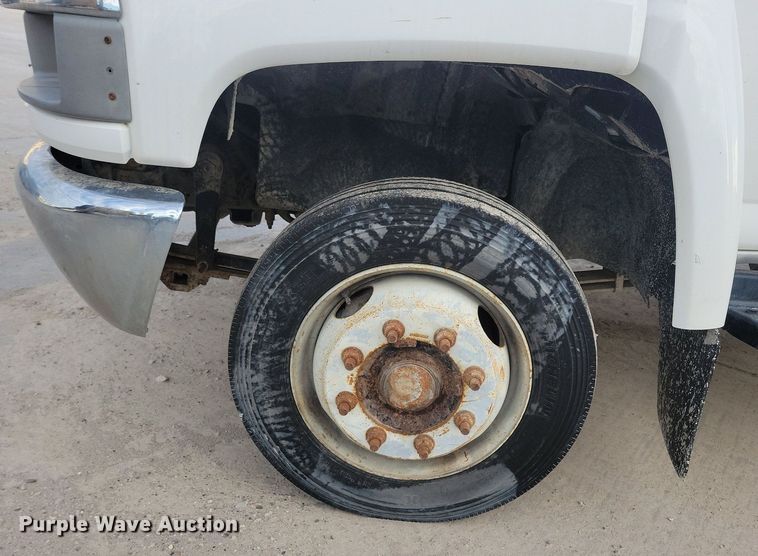 image for item LO9932 2005 GMC C4500  utility / service truck