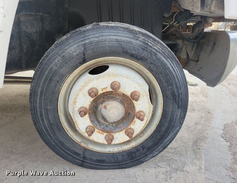 image for item LO9932 2005 GMC C4500  utility / service truck