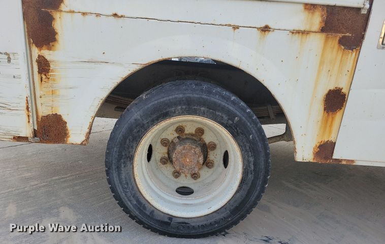 image for item LO9932 2005 GMC C4500  utility / service truck