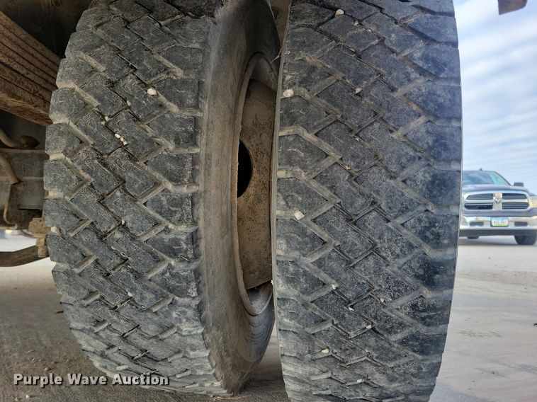 image for item LO9932 2005 GMC C4500  utility / service truck