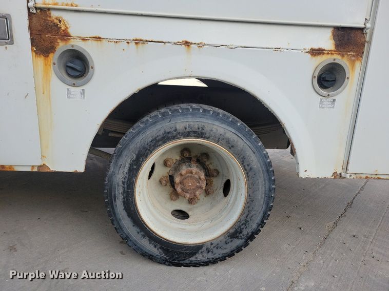 image for item LO9932 2005 GMC C4500  utility / service truck