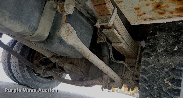 image for item LO9932 2005 GMC C4500  utility / service truck