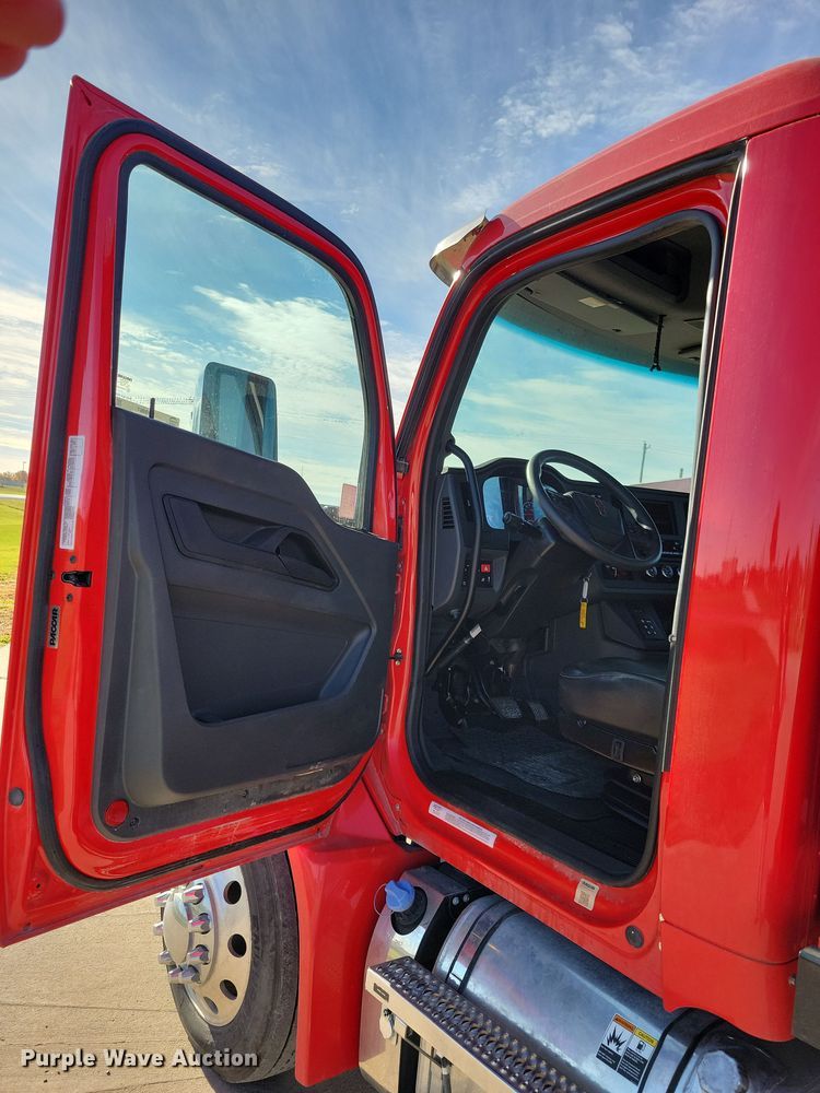 image for item LO9967 2023 Kenworth T280  rollback truck