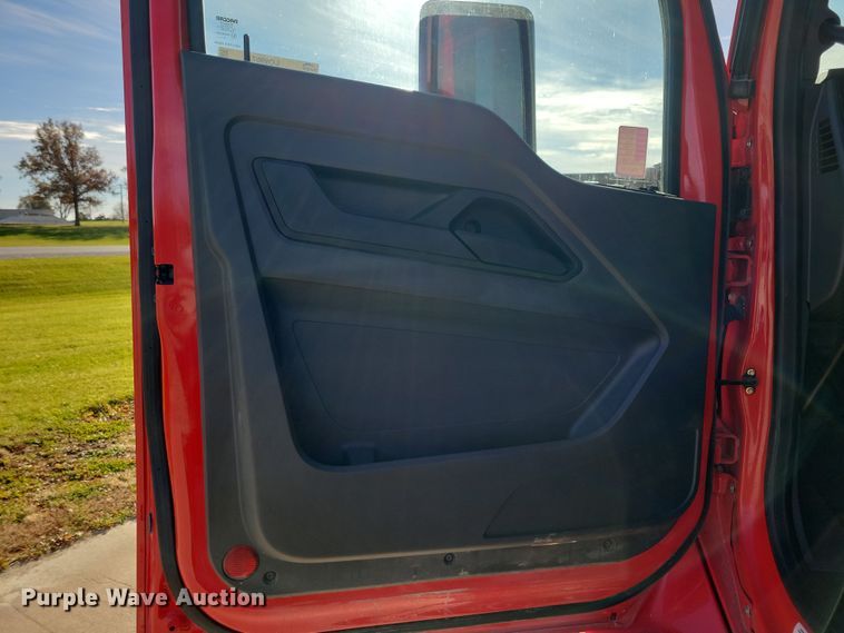 image for item LO9967 2023 Kenworth T280  rollback truck