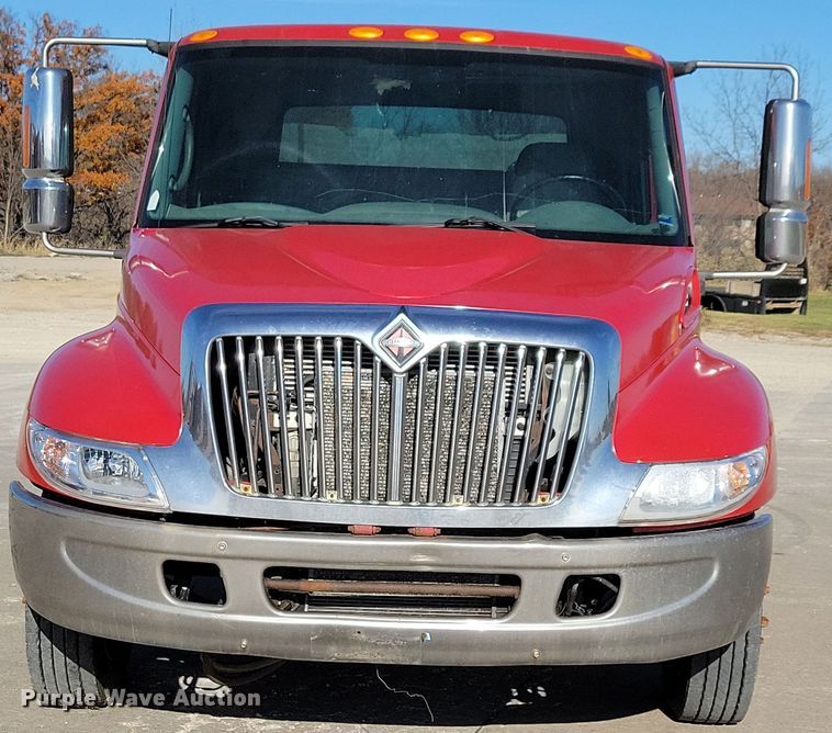 image for item LO9968 2004 International 4300  rollback truck