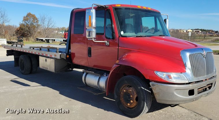 image for item LO9968 2004 International 4300  rollback truck