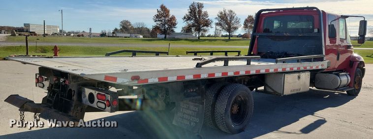 image for item LO9968 2004 International 4300  rollback truck