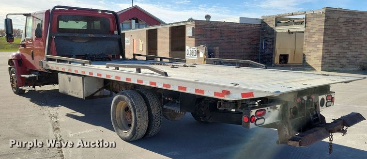 image for item LO9968 2004 International 4300  rollback truck