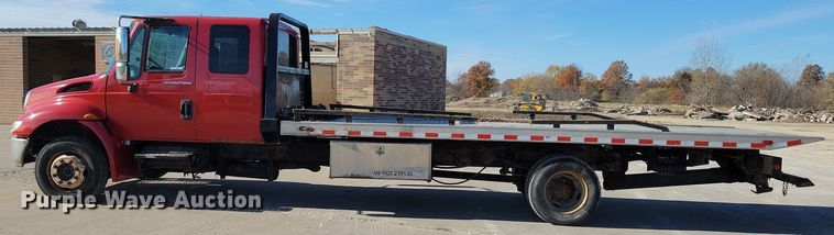 image for item LO9968 2004 International 4300  rollback truck