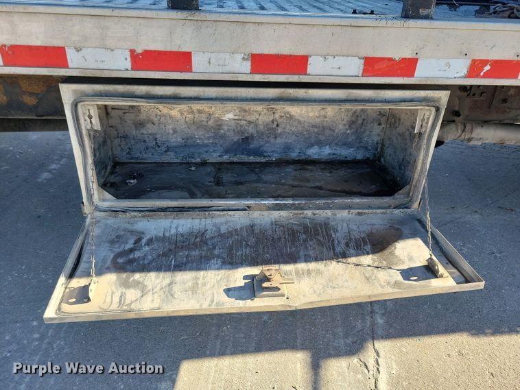 image for item LO9968 2004 International 4300  rollback truck