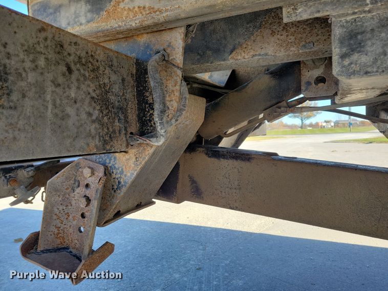 image for item LO9968 2004 International 4300  rollback truck