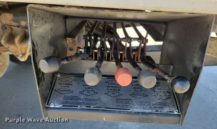 image for item LO9968 2004 International 4300  rollback truck