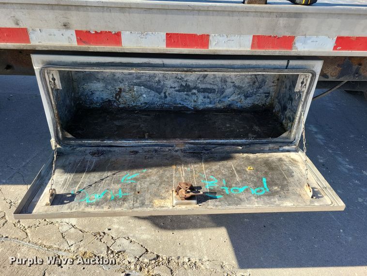 image for item LO9968 2004 International 4300  rollback truck