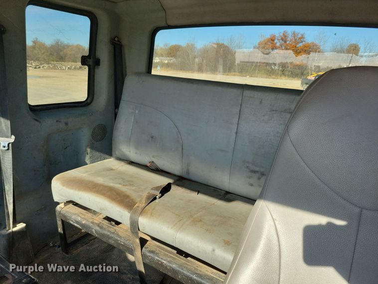 image for item LO9968 2004 International 4300  rollback truck