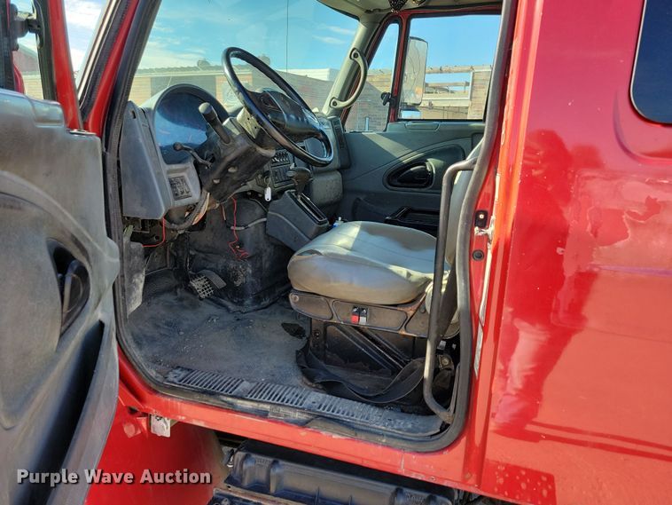 image for item LO9968 2004 International 4300  rollback truck