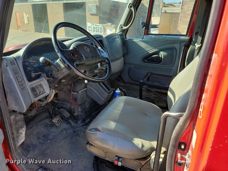 image for item LO9968 2004 International 4300  rollback truck